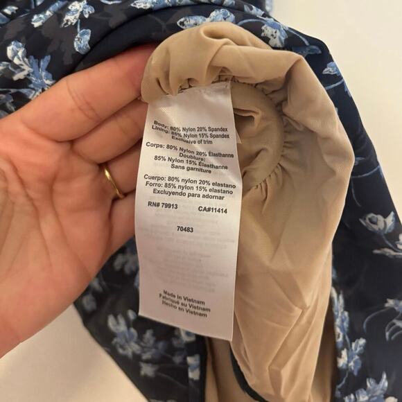 NWT A Pea in the Pod Ruffled Maternity One
Piece Floral Swimsuit Blue Size M - Picture 5 of 6